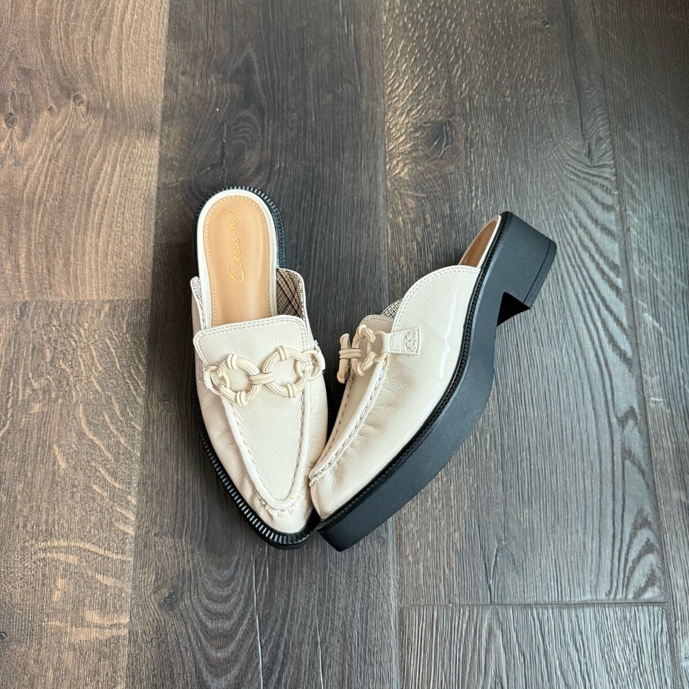 Circus by Sam Edelman Cream Mules with Chain Accent